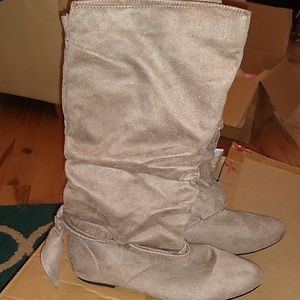 Stylish Boots Size 8